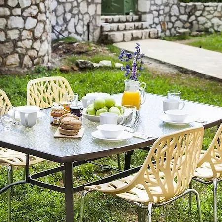 Trapezaki Captains Villa Mousata