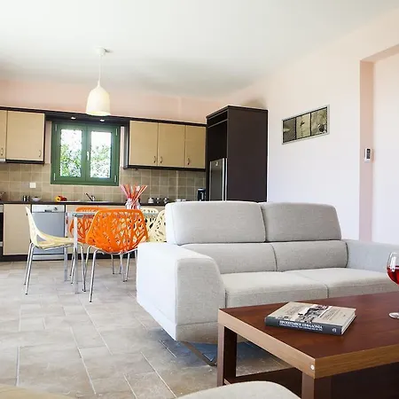 Trapezaki Captains Villa *